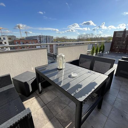 Apartament Z Tarasem Oraz Podziemnym Parkingiem Cracóvia Exterior foto